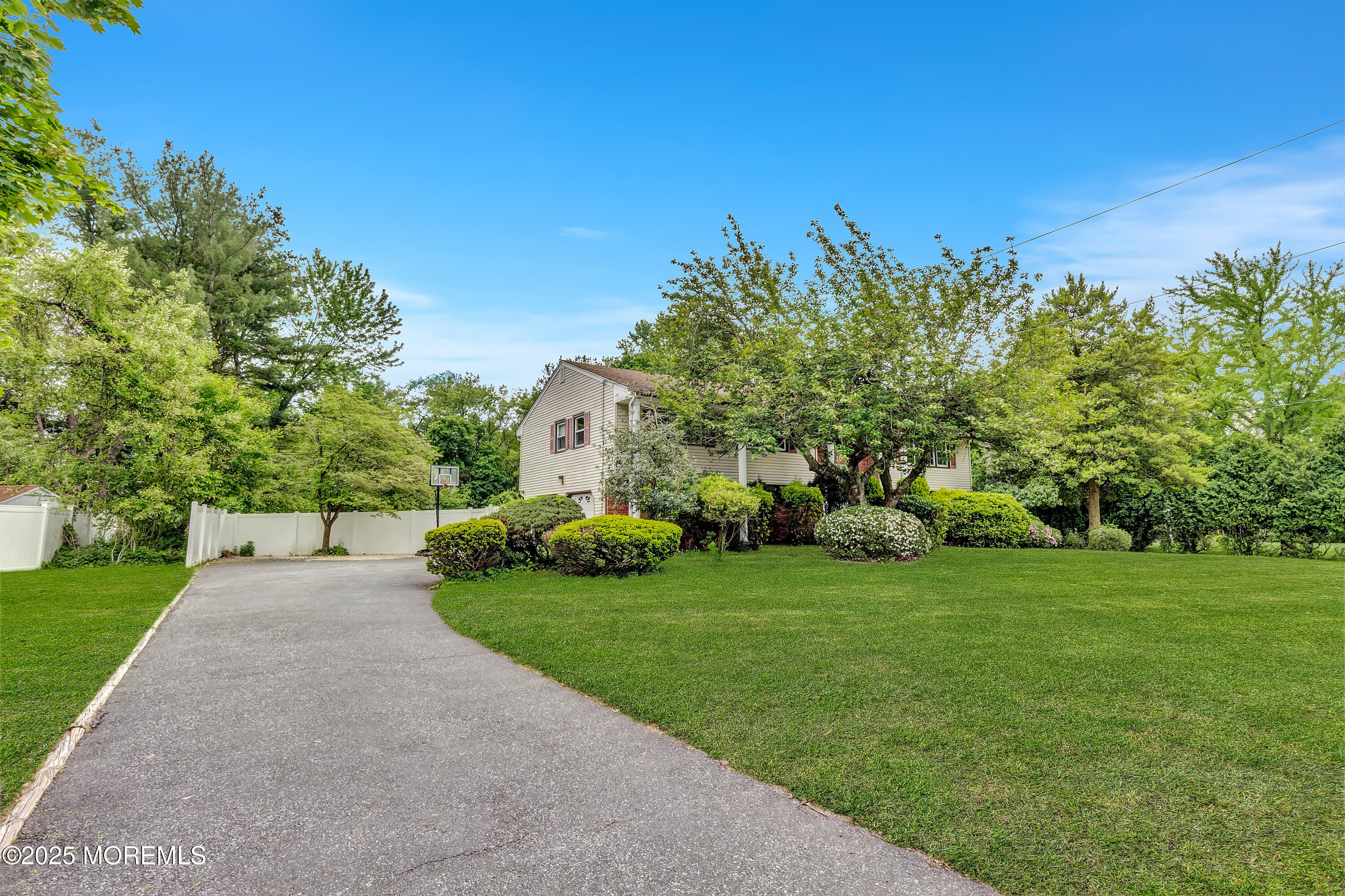 20 Devon Road Middletown, NJ 07748 - Photo 2 of 33 004