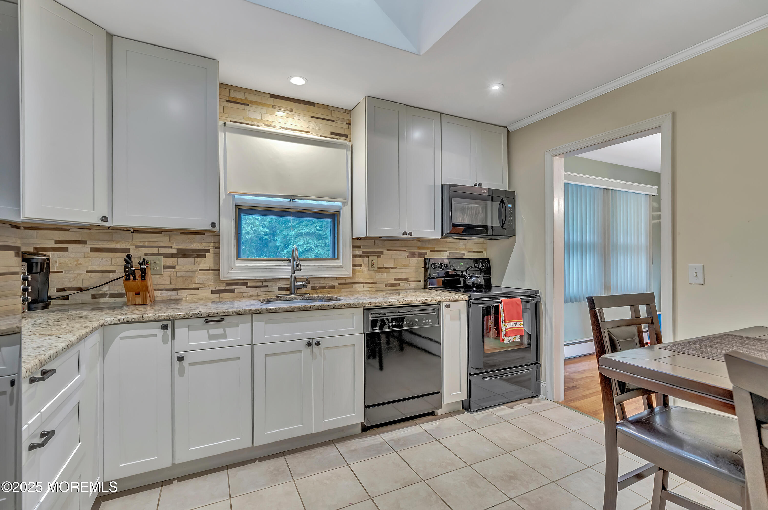 20 Devon Road Middletown, NJ 07748 - Photo 5 of 33 014