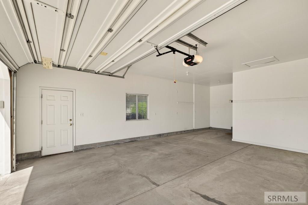 2907 Courtyard Circle Ammon, ID 83406 - Photo 29 of 32