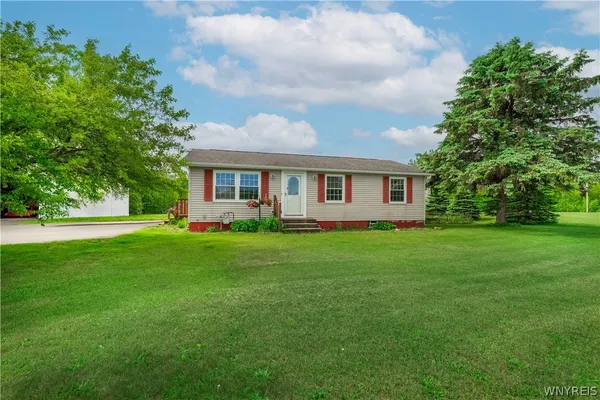 $280,000 | 7960 Ridge Road, Hartland, NY 14067