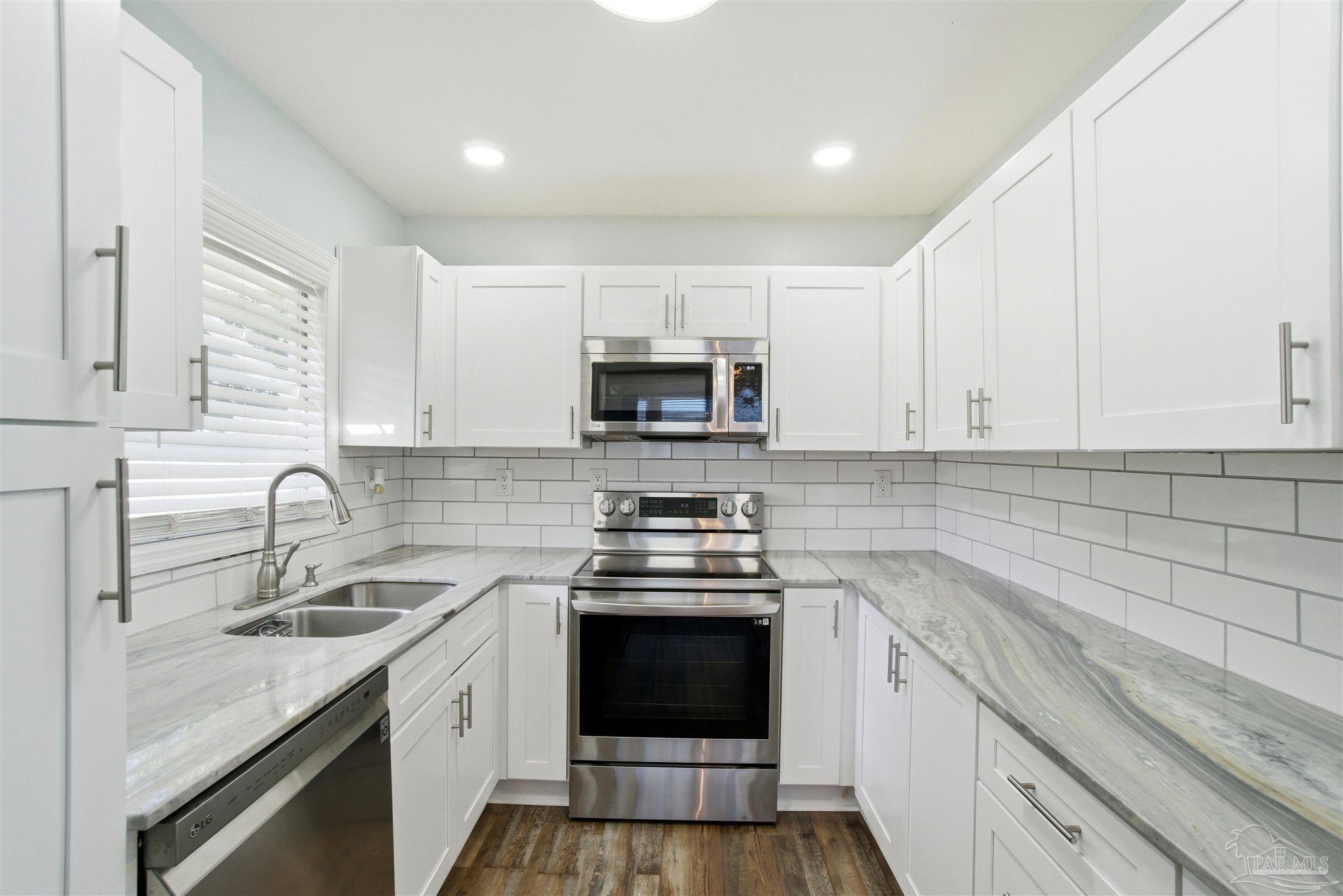 403 Southeast Gilliland Road Pensacola, FL 32507 - Photo 16 of 71