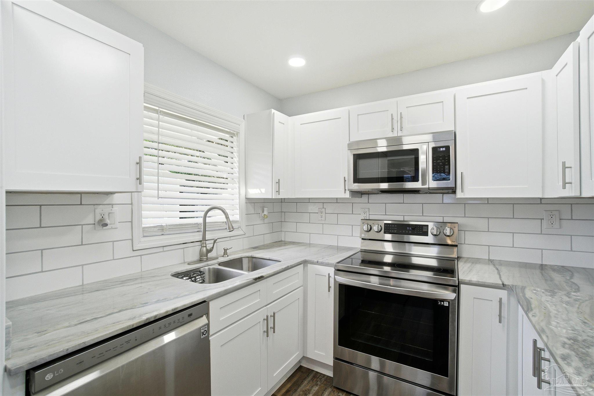 403 Southeast Gilliland Road Pensacola, FL 32507 - Photo 17 of 71