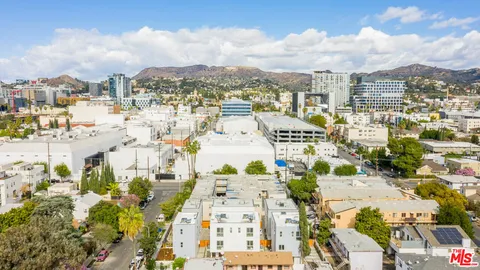 $3,208 | 1238 1/2 North Beachwood Drive, Los Angeles, CA 90038