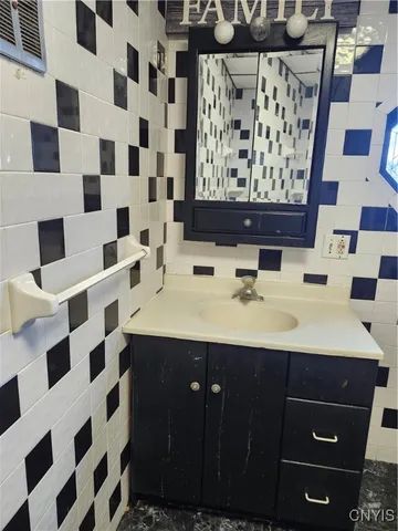 $165,000 | 319 Burnet Avenue, Unit 1, Syracuse, NY 13203