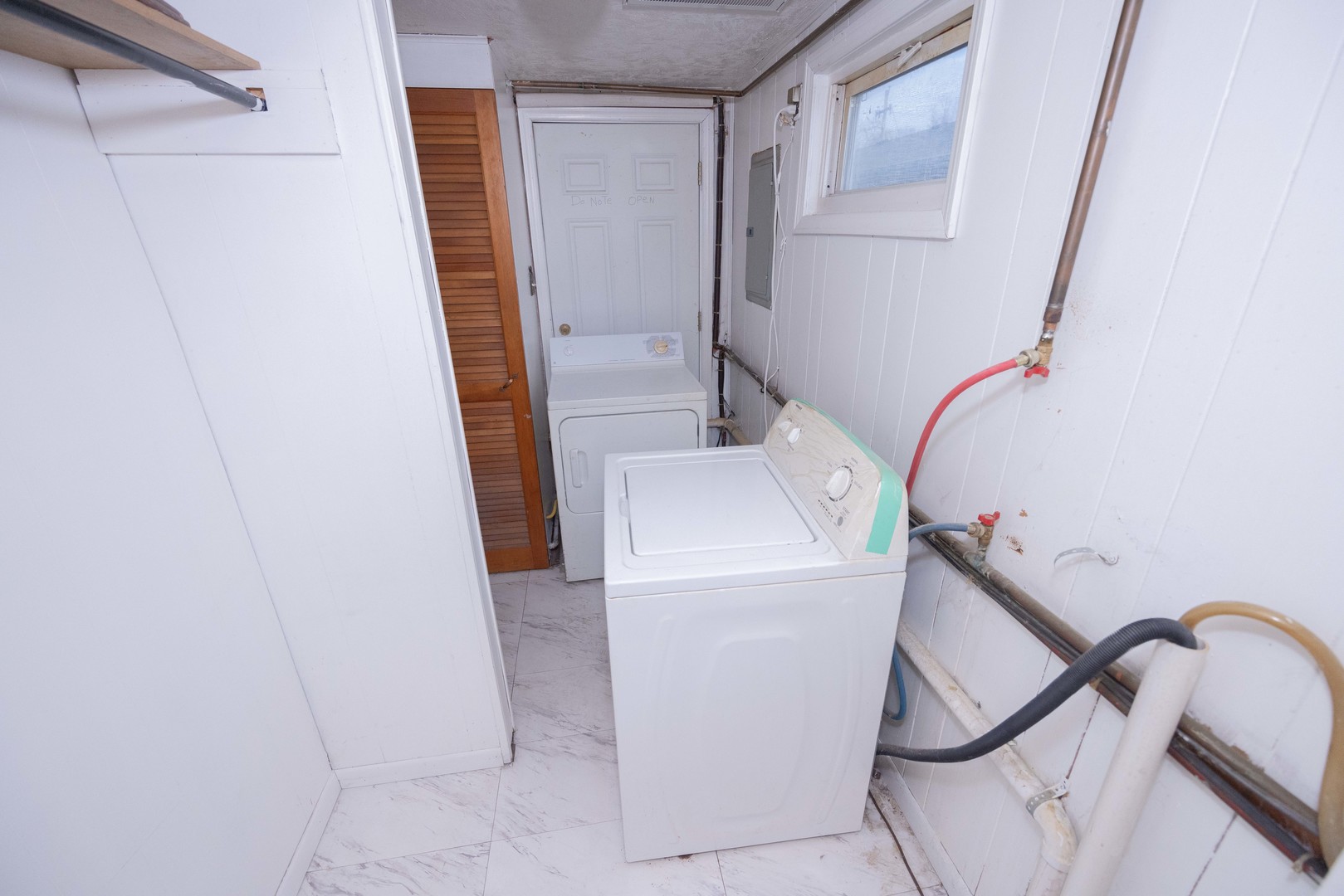 2024 Plainfield Road Crest Hill, IL 60403 - Photo 6 of 20 a utility room with dryer and washer