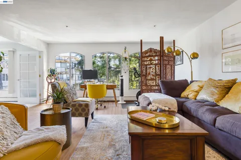 $779,000 | 5405 Carlton Street, Unit 303, Oakland, CA 94618