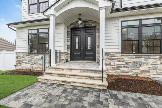 a view of entrance of the house