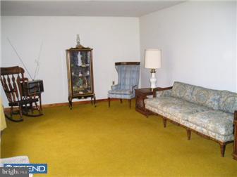 383 Ellisdale Road Chesterfield, NJ 08515 - Photo 3 of 9 Living Room