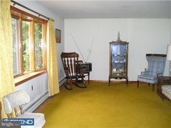 383 Ellisdale Road Chesterfield, NJ 08515 - Photo 4 of 9 Living Room