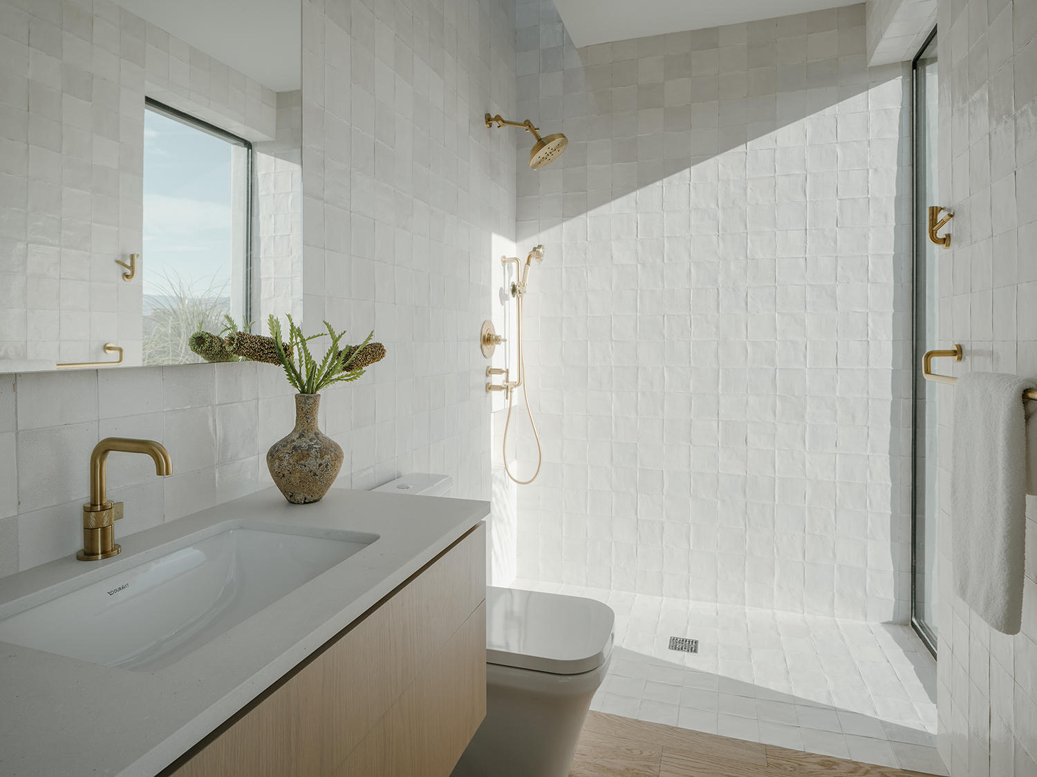 4 Echo Lane Rancho Mirage, CA 92270 - Photo 31 of 40 a bathroom with a sink and mirror with bathtub
