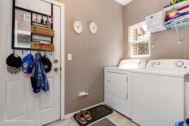 103 South Cranberry Street Bolingbrook, IL 60490 - Photo 28 of 33 a utility room with dryer and washer