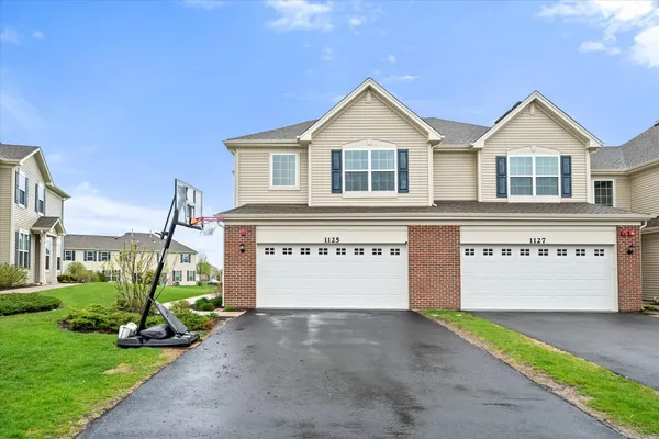 $325,000 | 1125 Hawk Hollow Drive, Yorkville, IL 60560