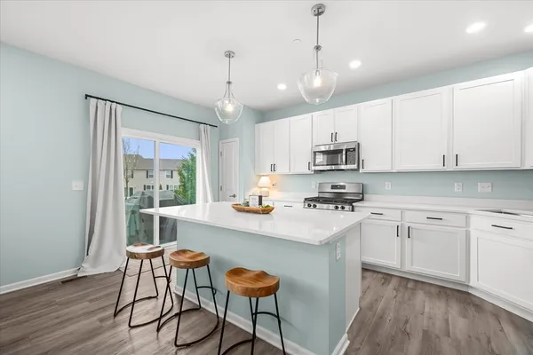 $325,000 | 1125 Hawk Hollow Drive, Yorkville, IL 60560