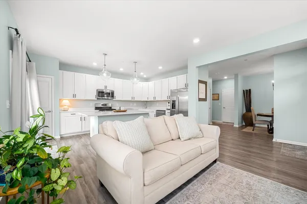 $325,000 | 1125 Hawk Hollow Drive, Yorkville, IL 60560