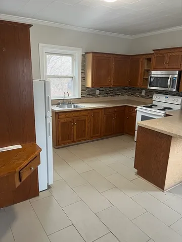 $1,600 | 230 A South Street, Unit A, Plainville, MA 02762