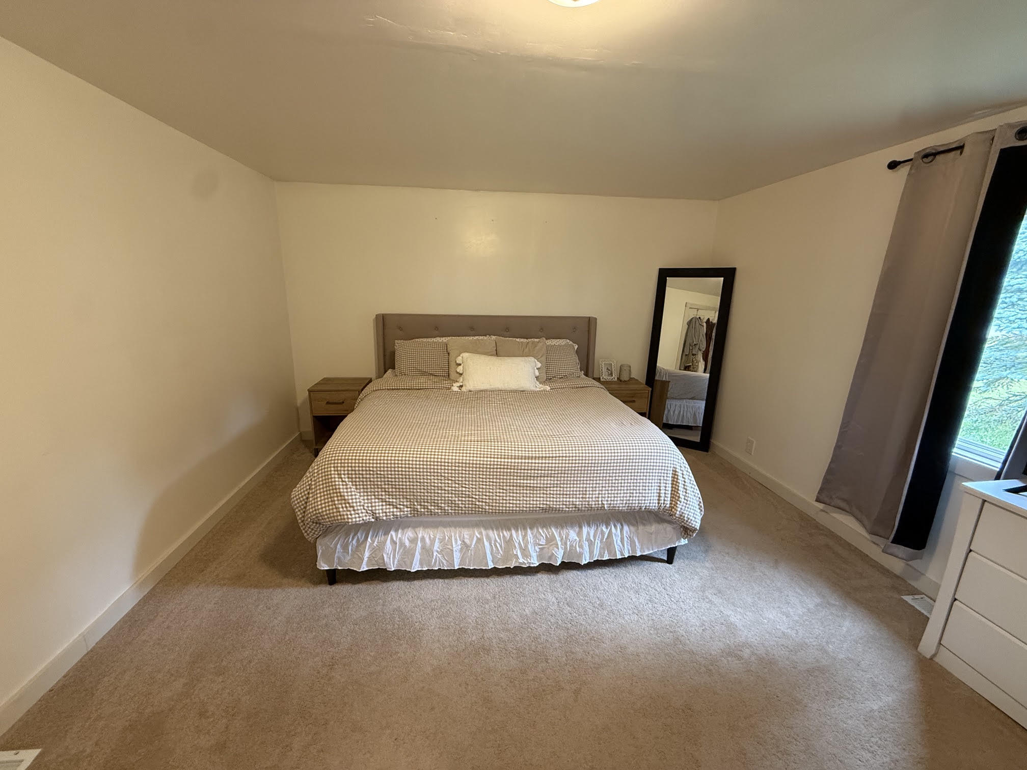 1400 Perry Street Manistee, MI 49660 - Photo 19 of 34 Primary bedroom
