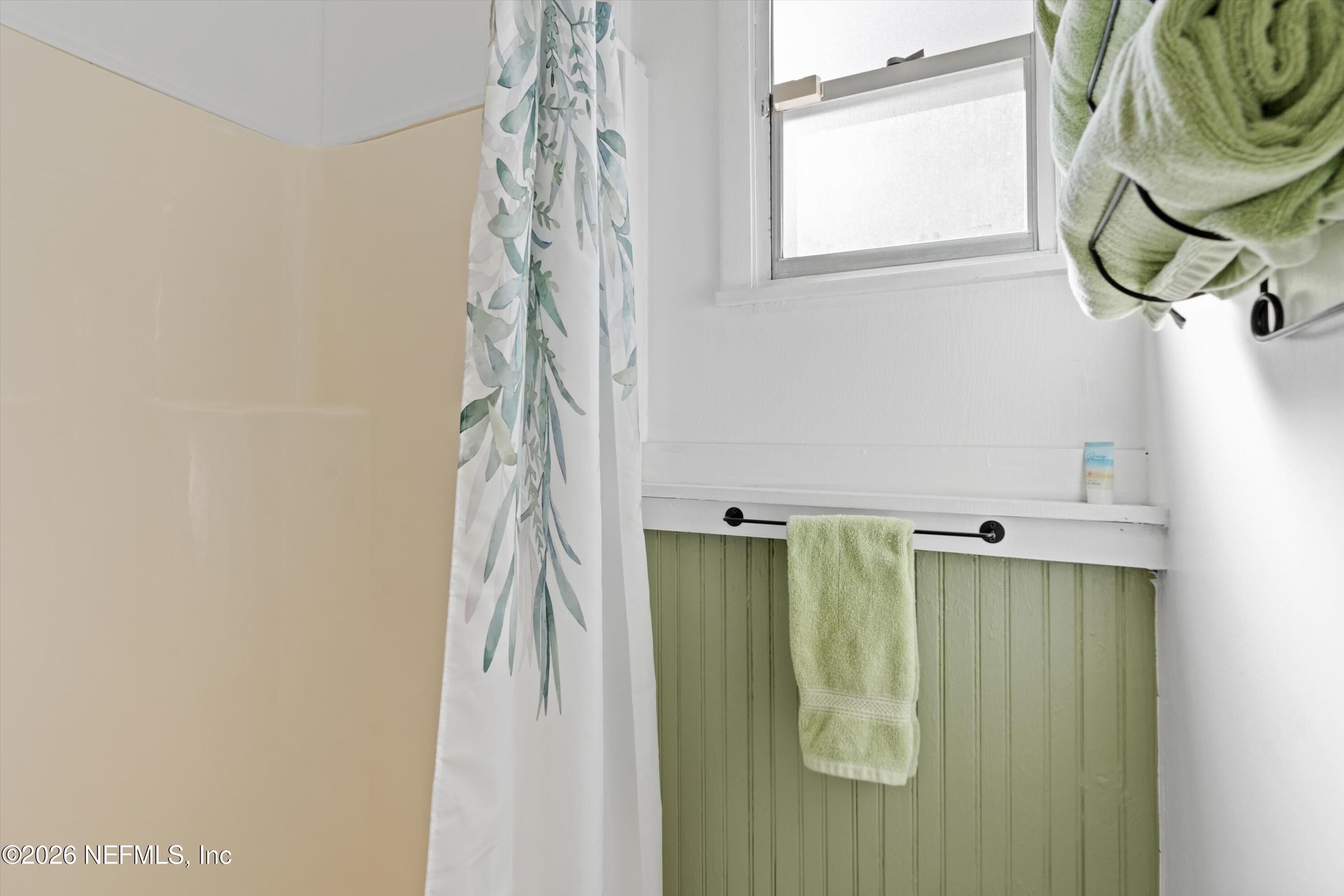 33 Cincinnati Avenue St. Augustine, FL 32084 - Photo 17 of 37 a bathroom with a shower