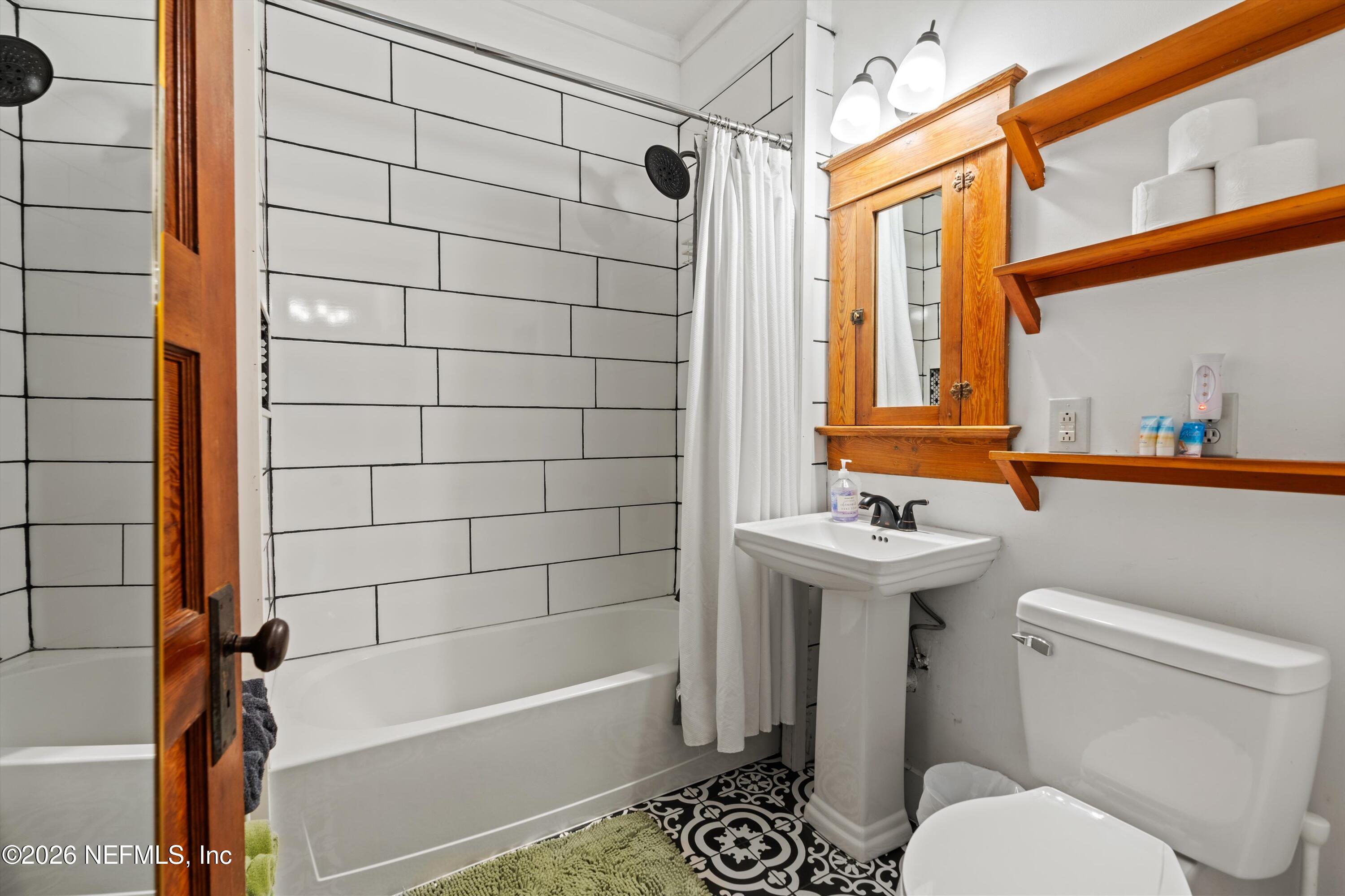 33 Cincinnati Avenue St. Augustine, FL 32084 - Photo 24 of 37 a bathroom with a sink a toilet and shower