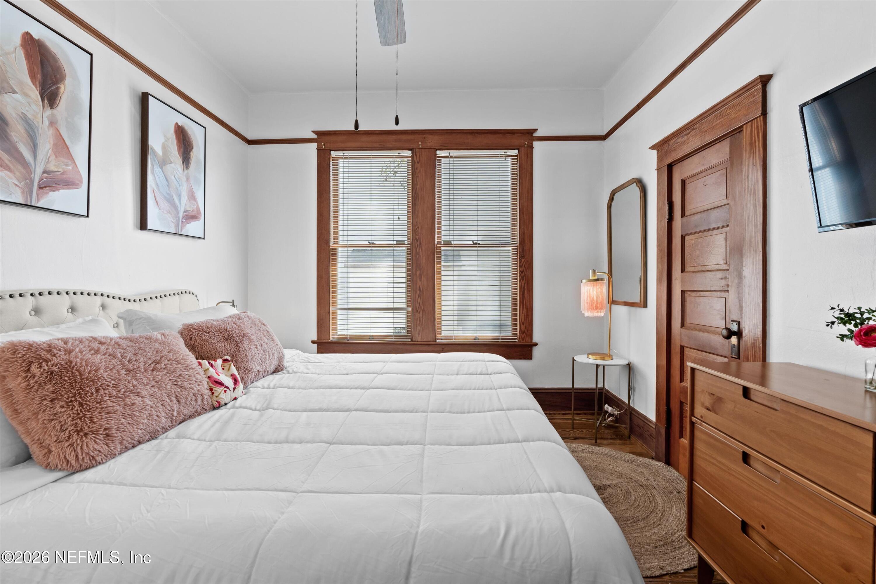 33 Cincinnati Avenue St. Augustine, FL 32084 - Photo 27 of 37 a bedroom with a large bed and a window