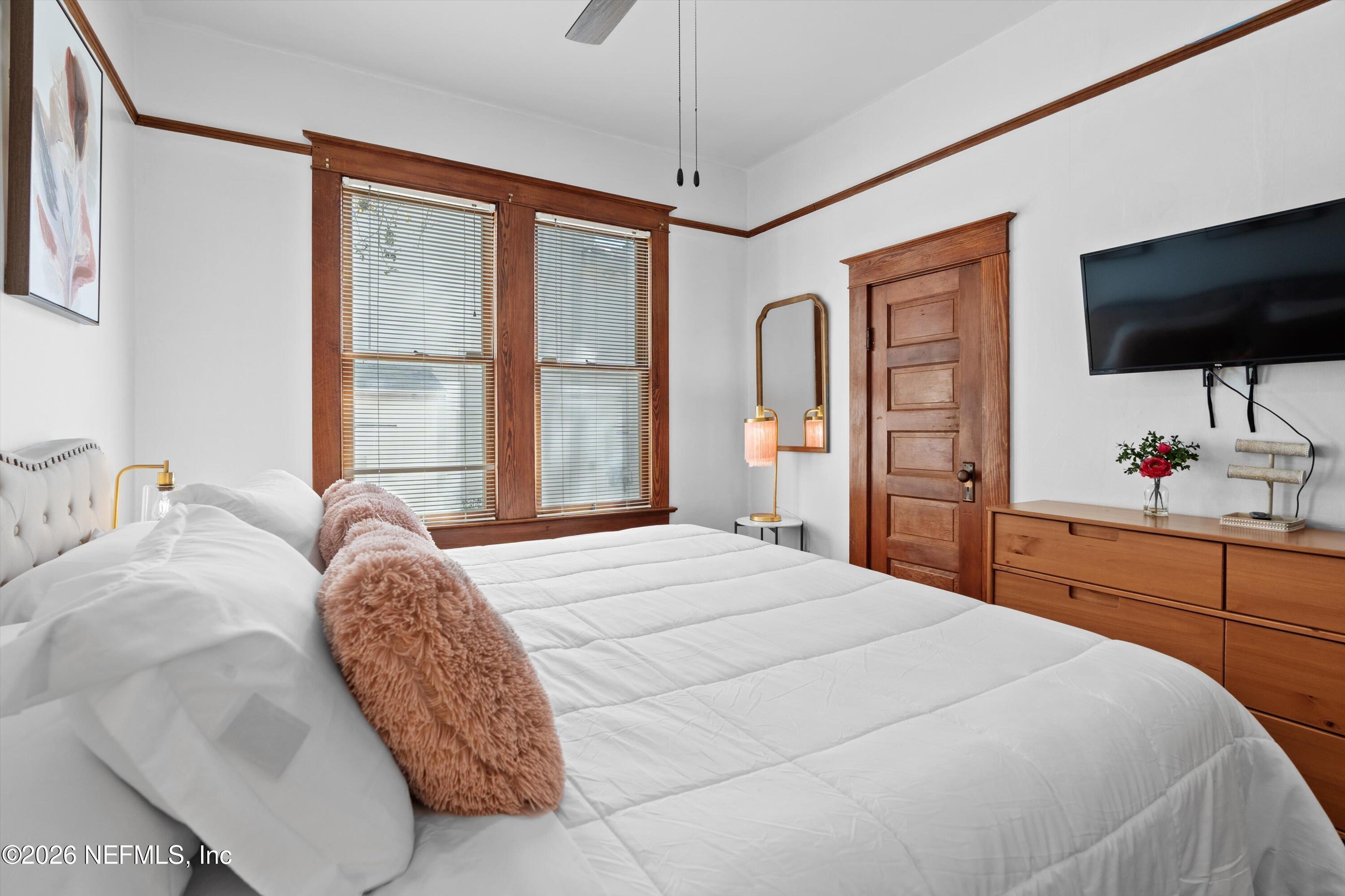 33 Cincinnati Avenue St. Augustine, FL 32084 - Photo 28 of 37 a bedroom with a large bed and a flat tv screen