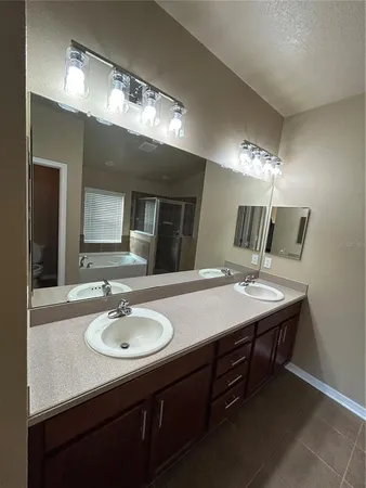 $2,400 | 11543 Tangle Creek Boulevard, Gibsonton, FL 33534