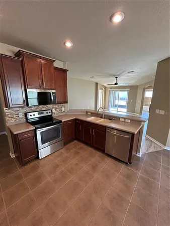 $2,400 | 11543 Tangle Creek Boulevard, Gibsonton, FL 33534