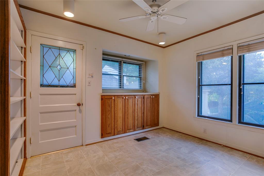 1439 Jr Drive Dallas, TX 75208 - Photo 12 of 39 an empty room with windows and fan