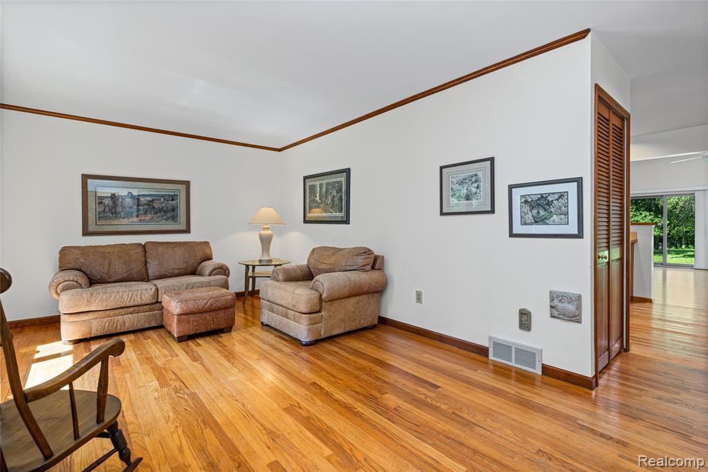 760 Waterbury Road Highland, MI 48356 - Photo 8 of 62