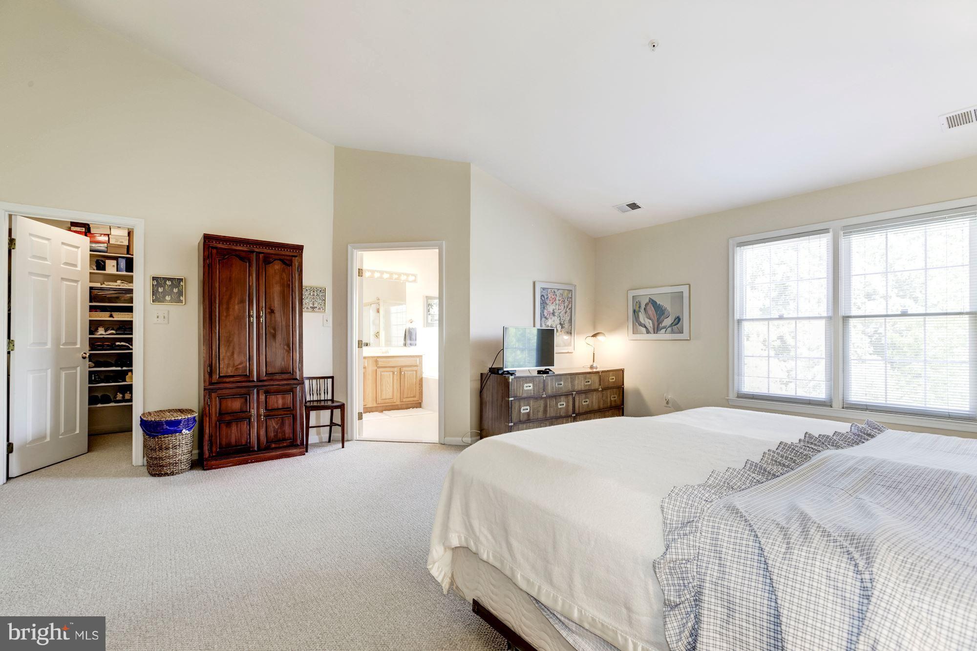 8404 Bells Ridge Terrace Potomac, MD 20854 - Photo 14 of 30 Vaulted ceilings