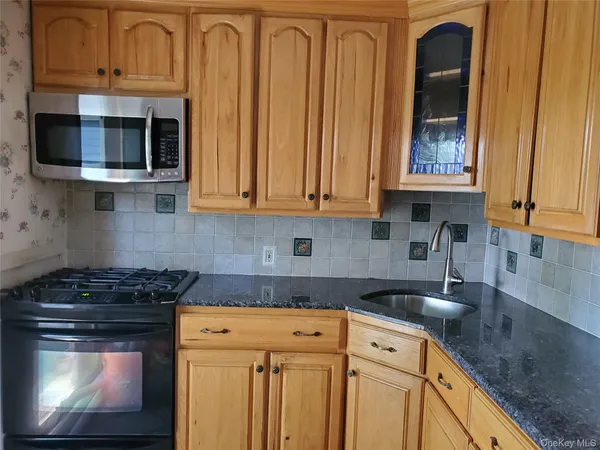 $3,800 | 30 Jervis Avenue, Copiague, NY 11726