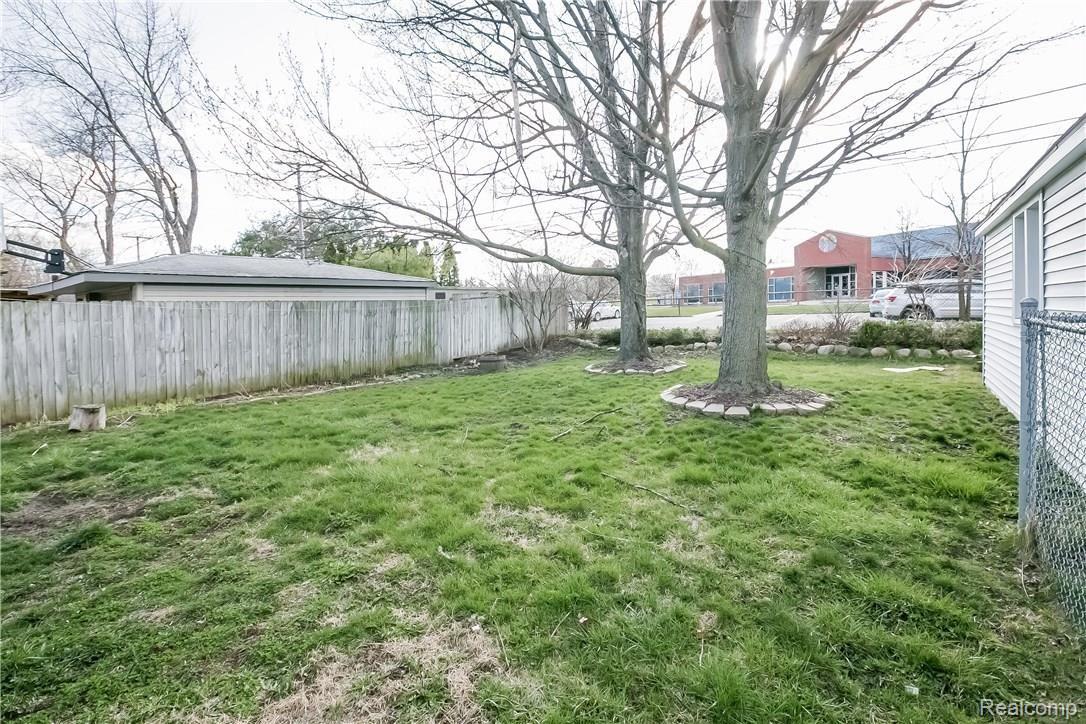 110 South Alice Avenue Rochester, MI 48307 - Photo 23 of 27 024-Rear_View-2593519-large.jpg
