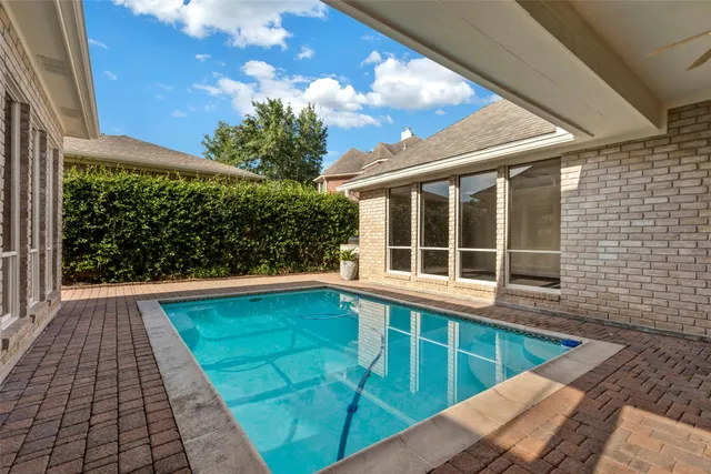 $697,500 | 1251 Trace Drive, Houston, TX 77077