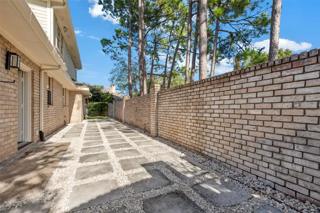 $697,500 | 1251 Trace Drive, Houston, TX 77077