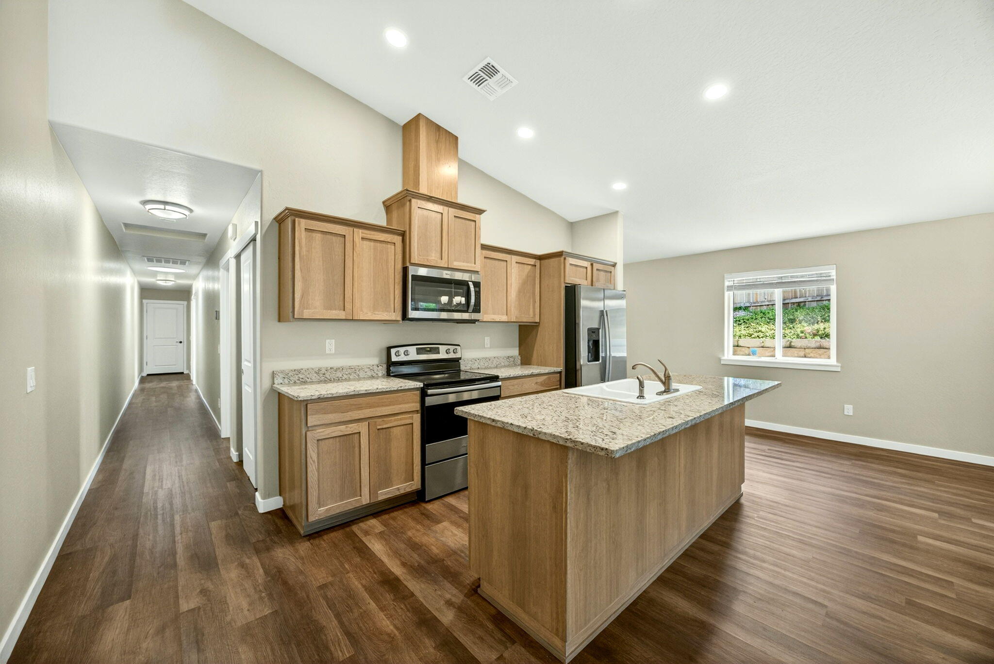 3001 Southwest University Road, Unit A & B Grants Pass, OR 97527 - Photo 5 of 38