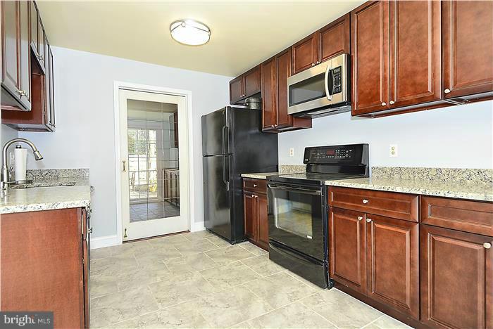12340 Coleraine Court Reston, VA 20191 - Photo 2 of 30 Kitchen
