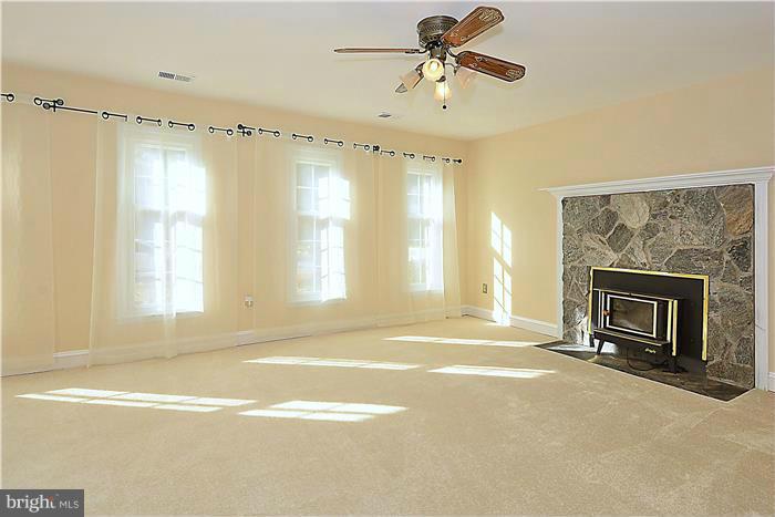 12340 Coleraine Court Reston, VA 20191 - Photo 13 of 30 Family Room