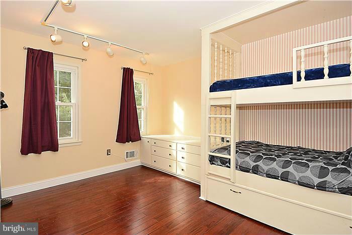 12340 Coleraine Court Reston, VA 20191 - Photo 15 of 30 Bedroom