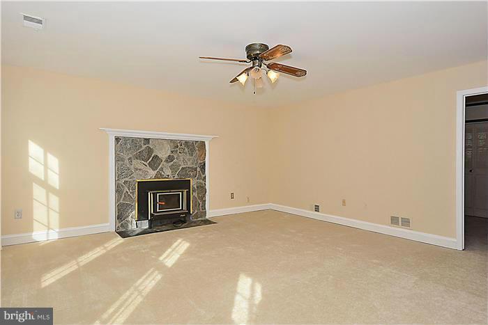 12340 Coleraine Court Reston, VA 20191 - Photo 6 of 30 Family Room