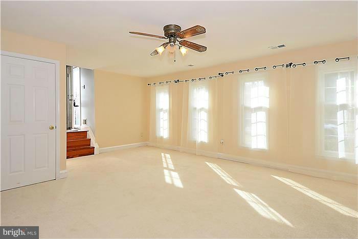 12340 Coleraine Court Reston, VA 20191 - Photo 7 of 30 Family Room