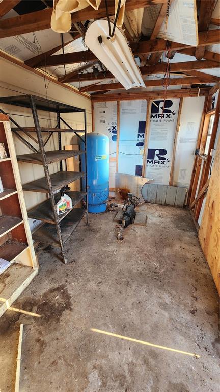 905 Zion Hill Road, Unit B Weatherford, TX 76088 - Photo 13 of 23 a view of garage