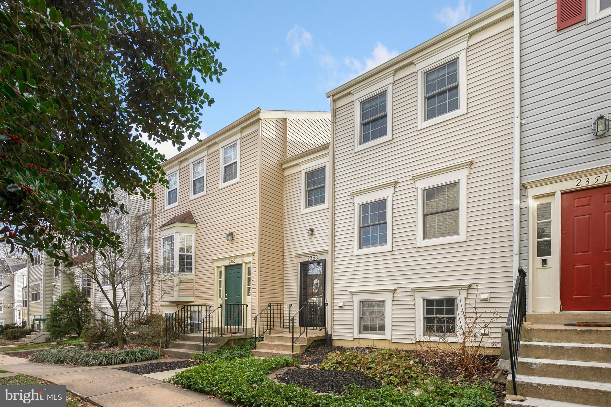 2353 Hunters Square Court Reston, VA 20191 - Photo 3 of 46