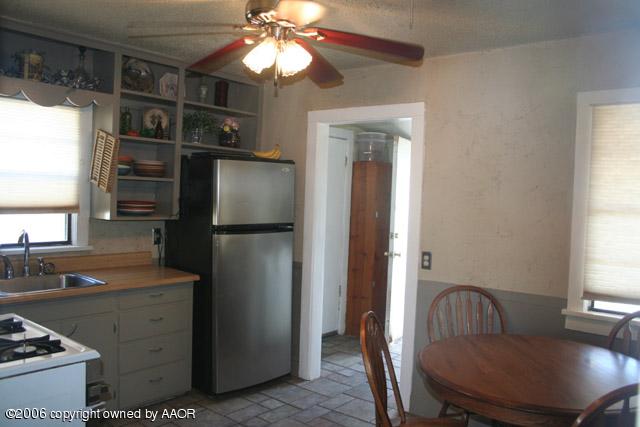 4007 South Hayden Street Amarillo, TX 79110 - Photo 3 of 7 Kitchen