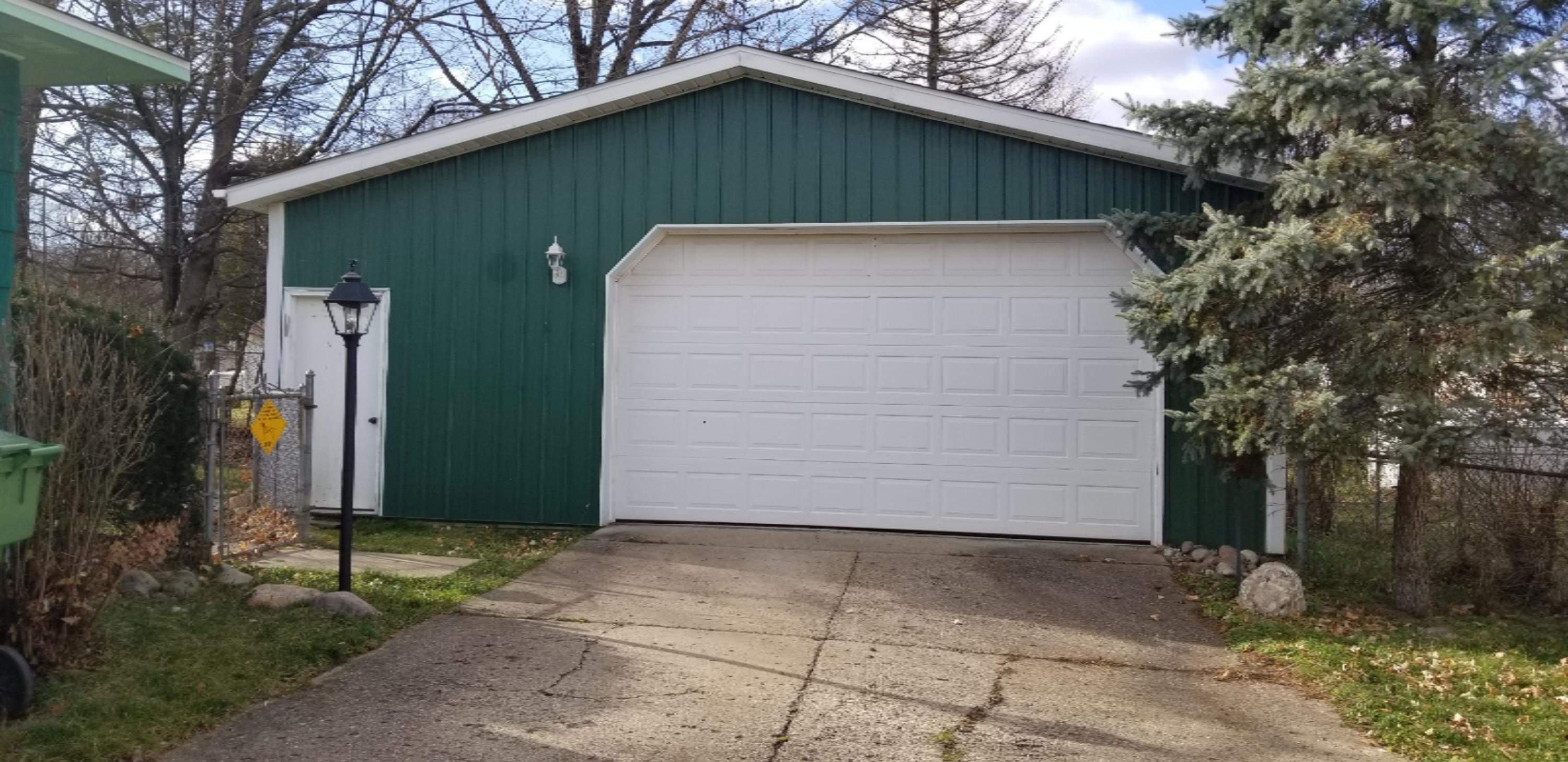 355 North 28th Street Springfield, MI 49037 - Photo 2 of 27 20201201_133931
