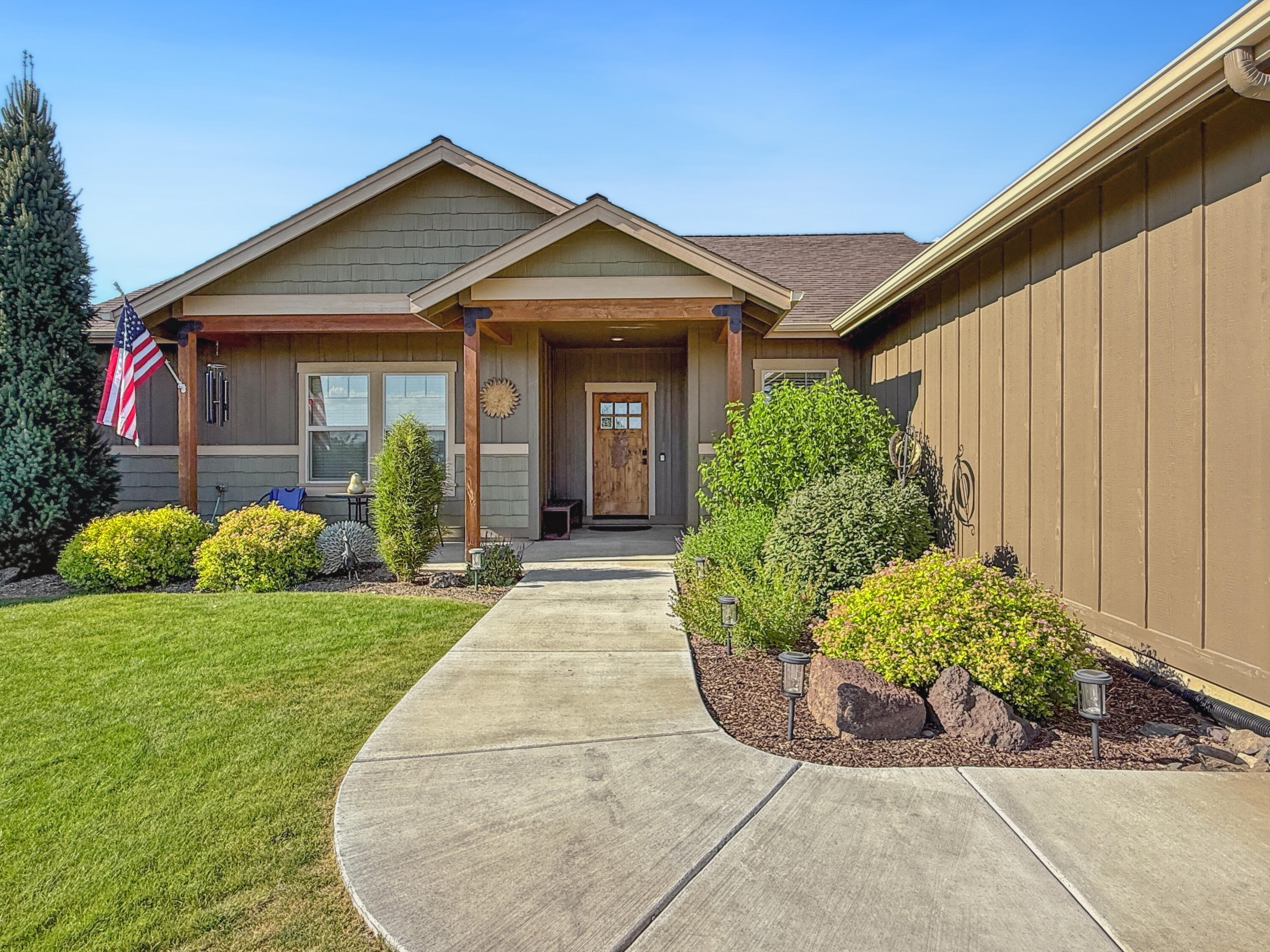 323 Northwest Saddle Ridge Loop Prineville, OR 97754 - Photo 1 of 38 front3