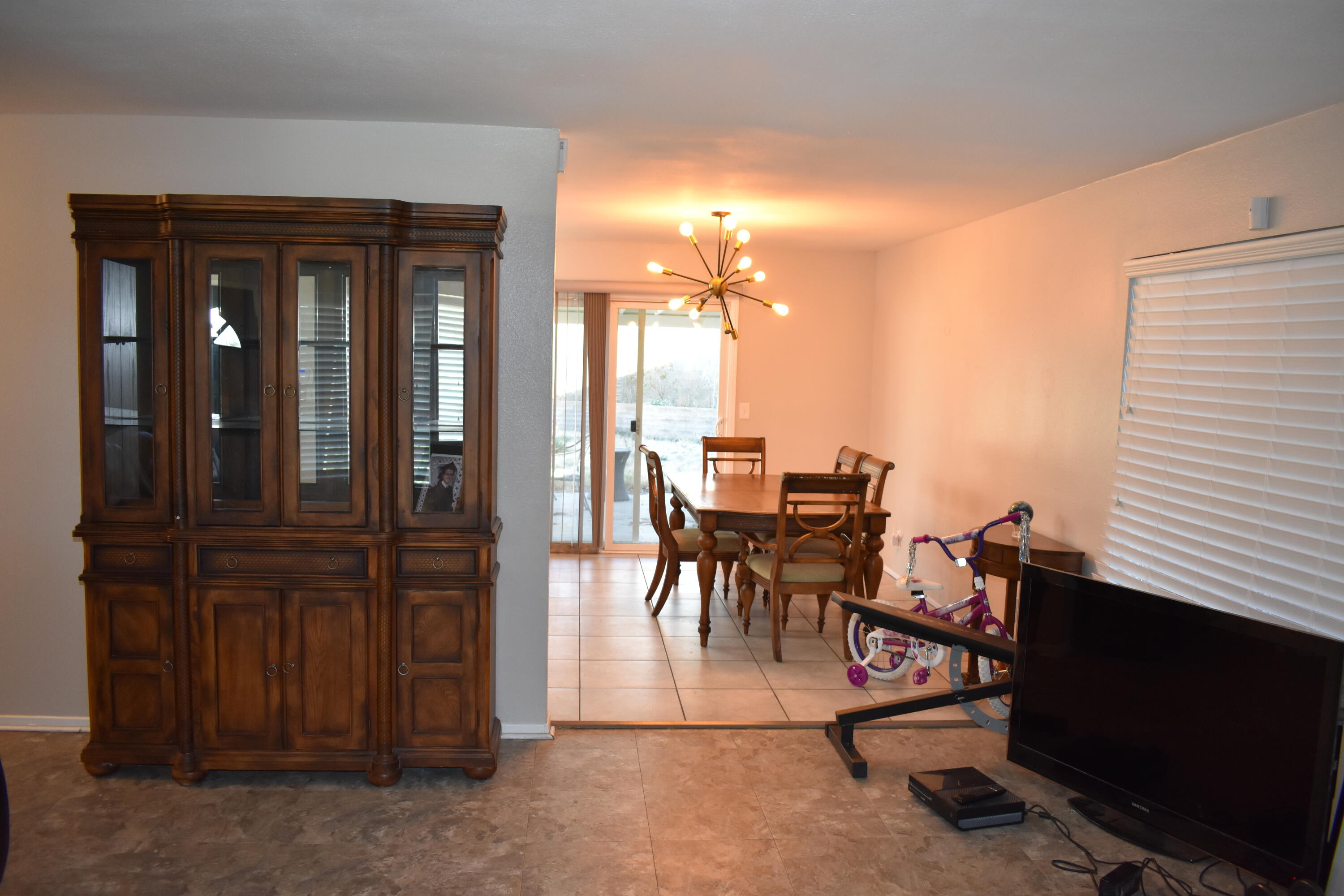 39008 Dianron Road Palmdale, CA 93551 - Photo 4 of 17 Dianron2E