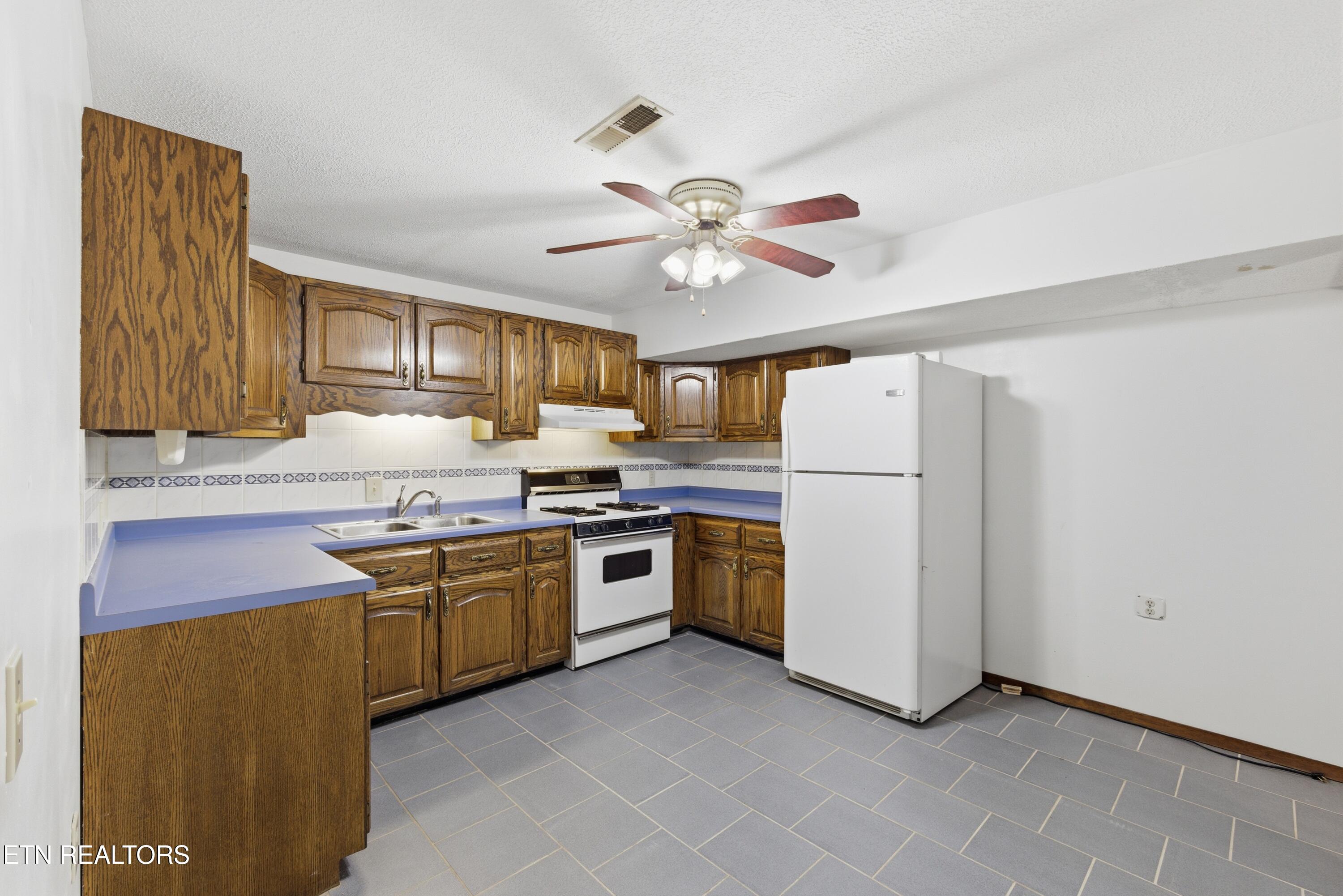 788 Old Jamestown Road Helenwood, TN 37755 - Photo 27 of 49 476W4170