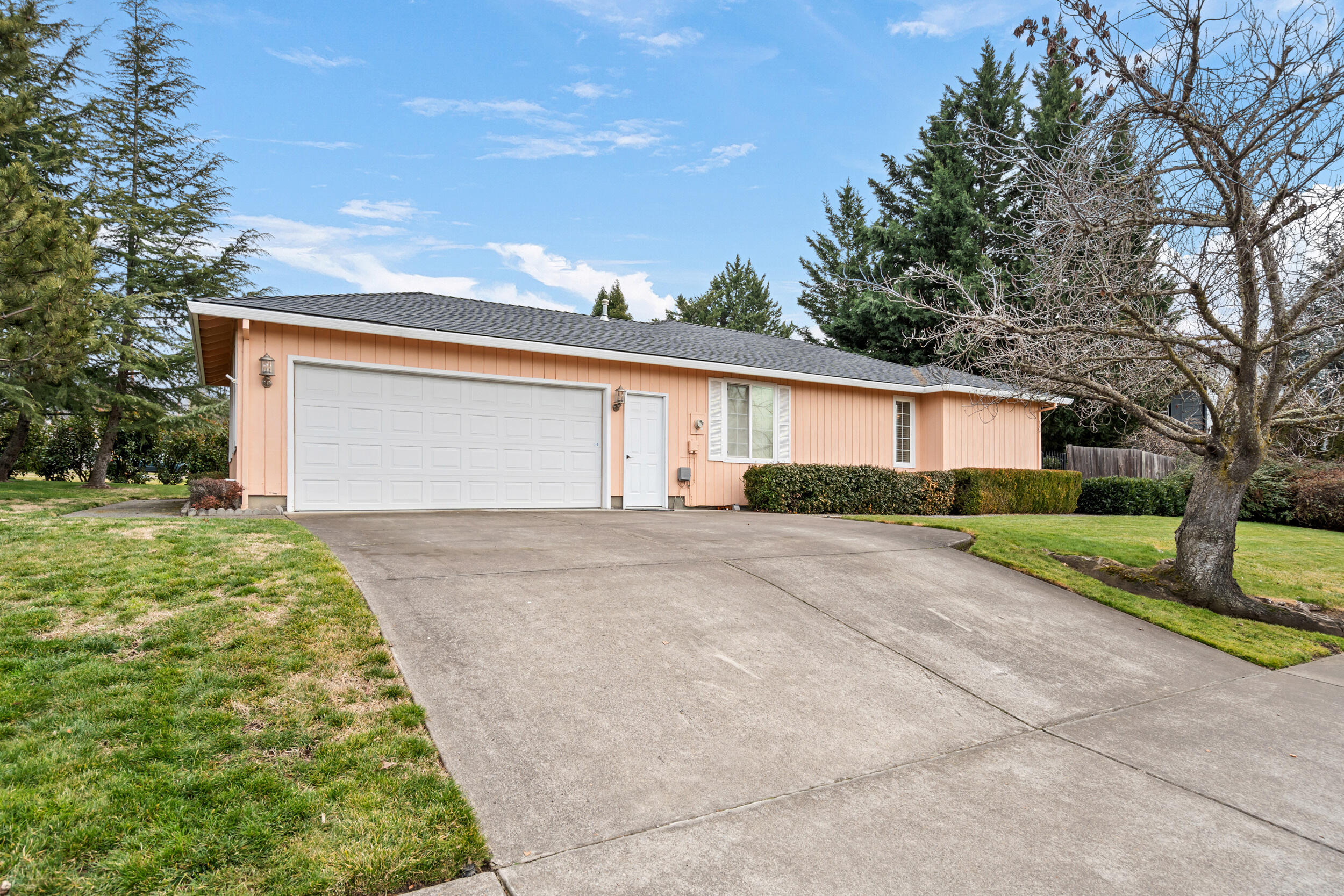 3402 Lone Pine Road Medford, OR 97504 - Photo 3 of 38 24_3402 lone pine rd, medford-23