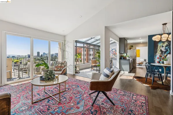 $895,000 | 525 Mandana Boulevard, Unit 402, Oakland, CA 94610