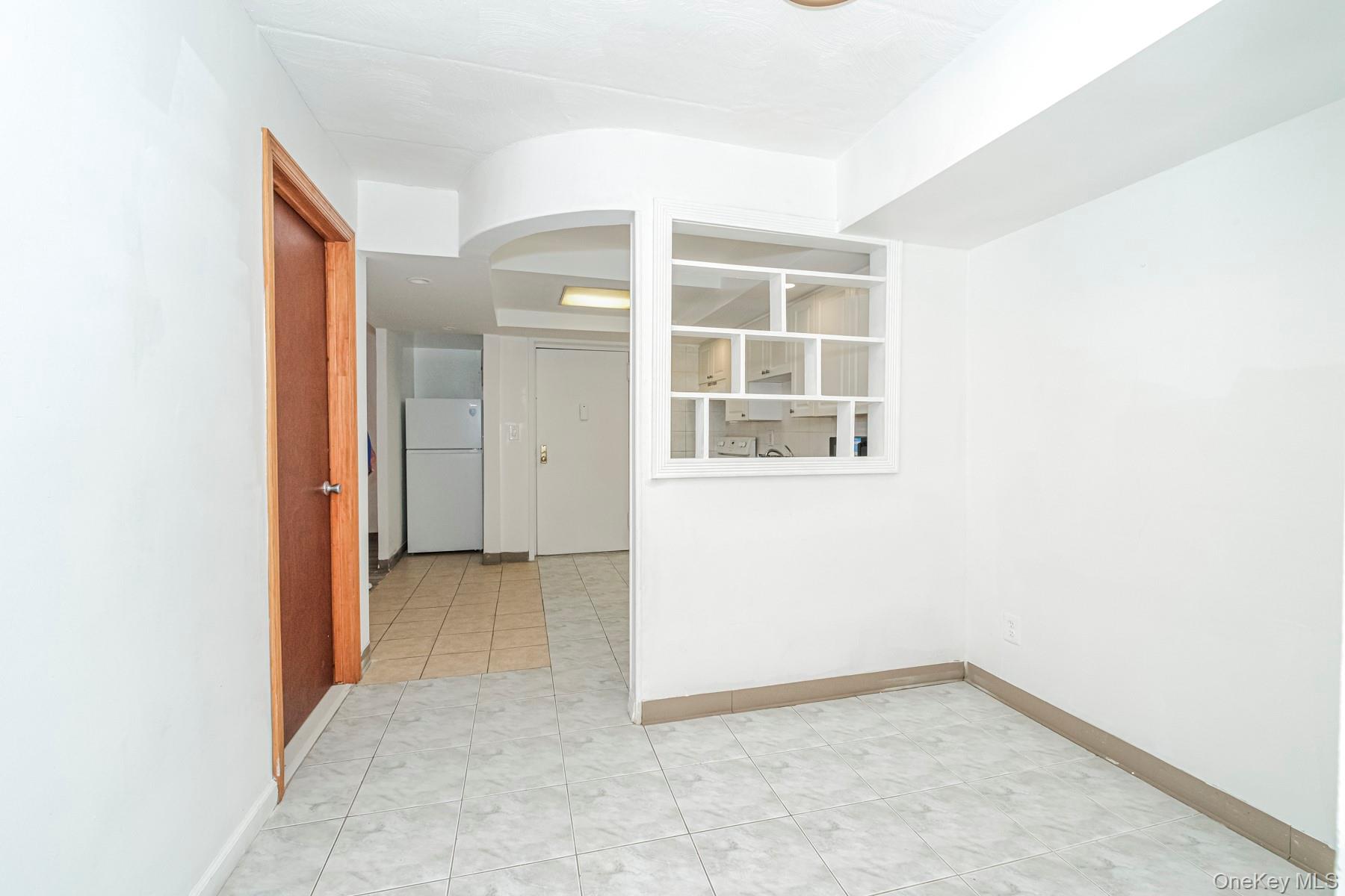 490 Clove Road Staten Island, NY 10310 - Photo 3 of 20 Entry Foyer/ Living Room