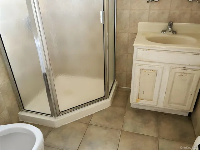 $829,950 | 1987 Cruger Avenue | Van Nest